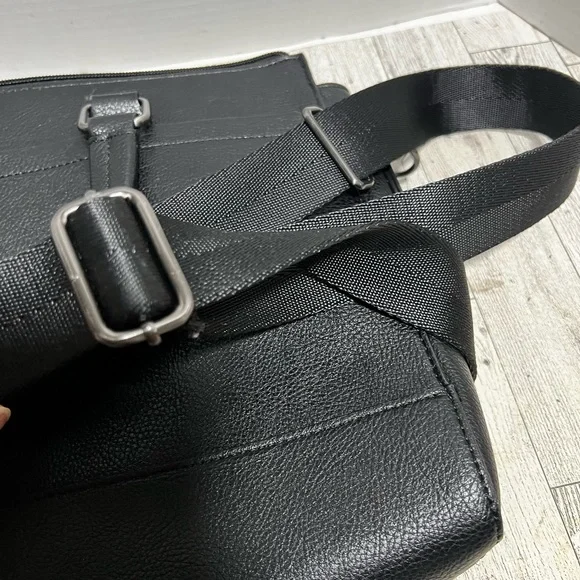 Calvin Klein tote crossbody bag iPad bag EUC Black - Picture 11 of 12